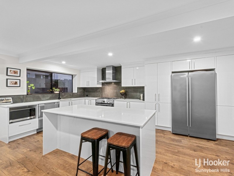 25 Raintree Street, Mansfield QLD 4122