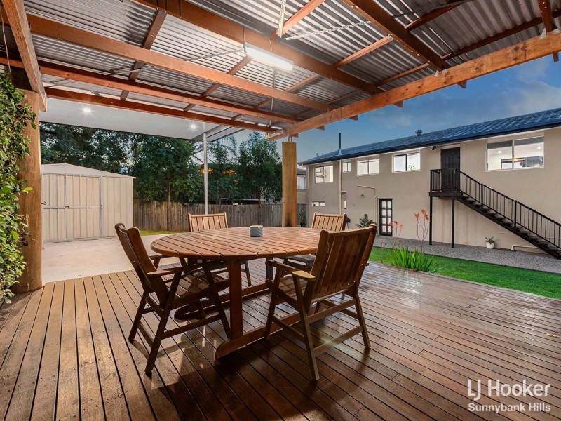 25 Raintree Street, Mansfield QLD 4122