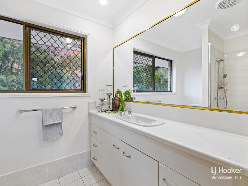 13 Casuarina Crescent, Calamvale QLD 4116