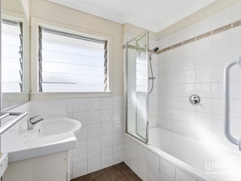 40 Amoria Street, Mansfield QLD 4122