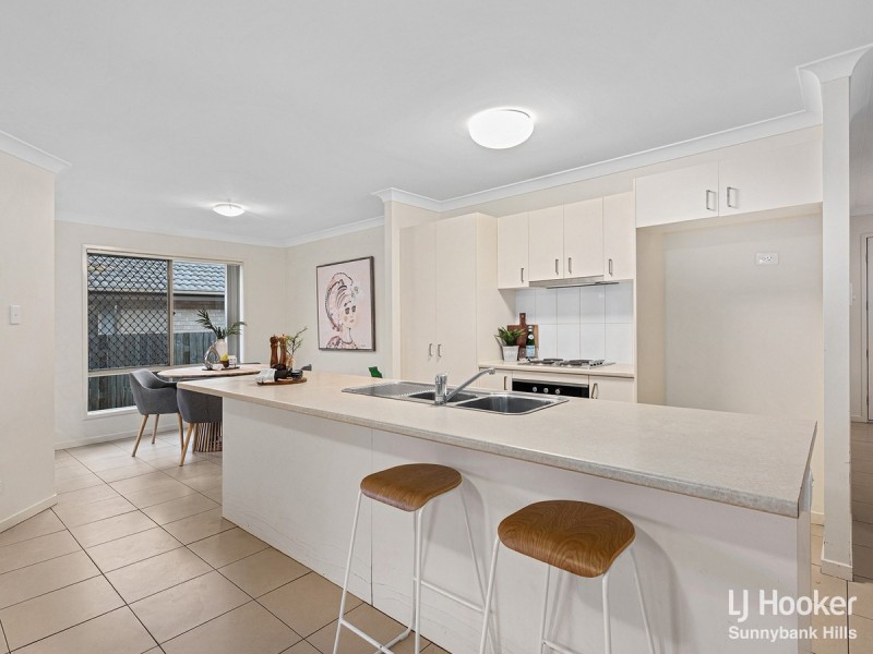 17 Linfield Street, Hillcrest QLD 4118