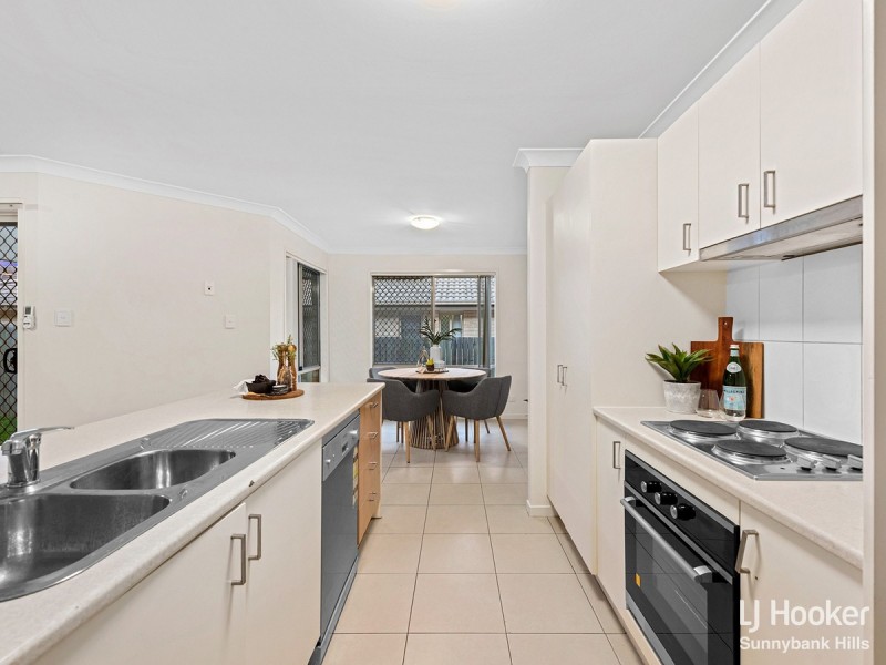 17 Linfield Street, Hillcrest QLD 4118