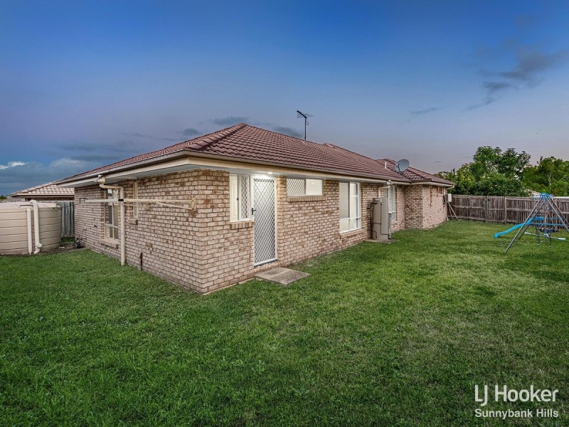 17 Linfield Street, Hillcrest QLD 4118
