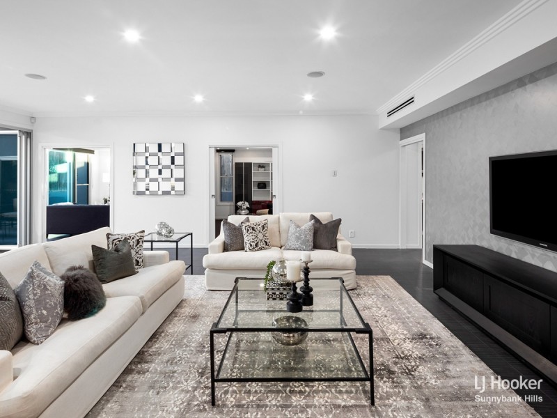 16 Snowbell Close, Stretton QLD 4116