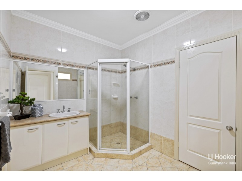 11 Cavallaro Street, Robertson QLD 4109