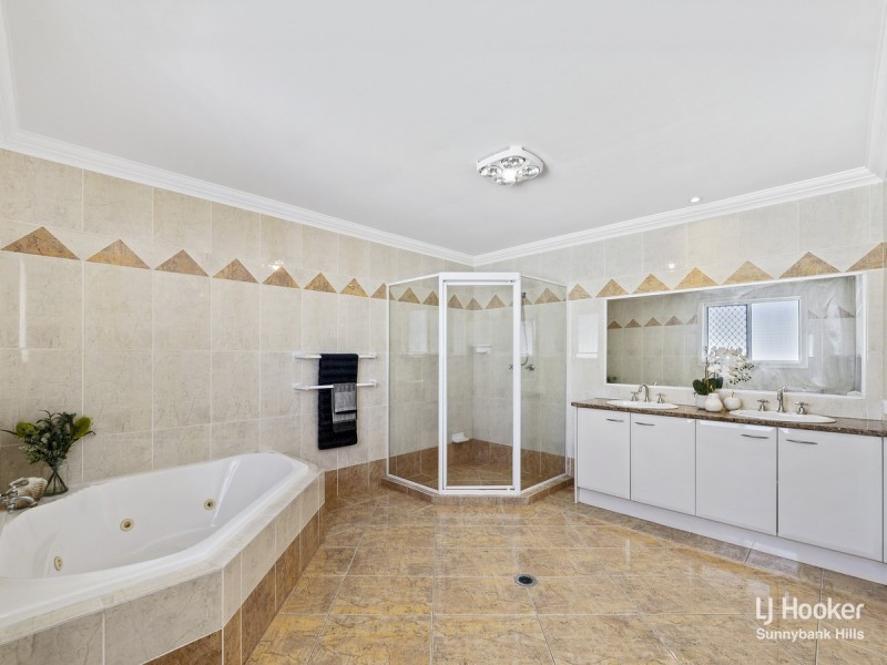 11 Cavallaro Street, Robertson QLD 4109