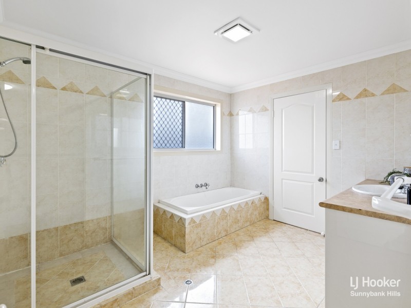 11 Cavallaro Street, Robertson QLD 4109