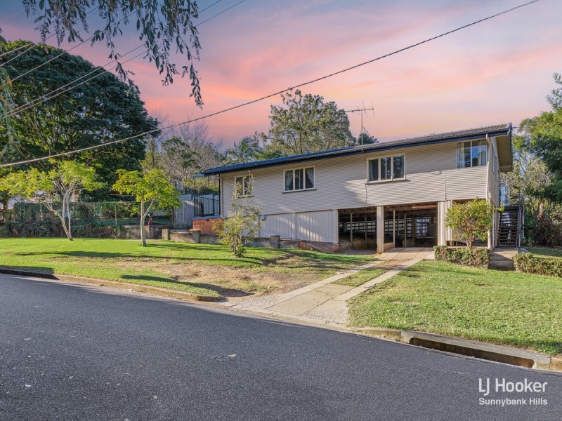1 Flynn Street, Holland Park West QLD 4121