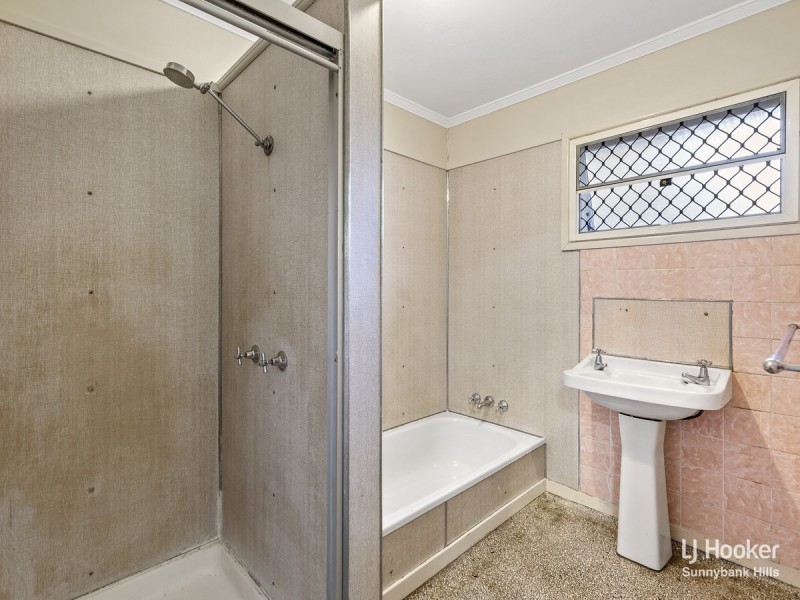 1 Flynn Street, Holland Park West QLD 4121