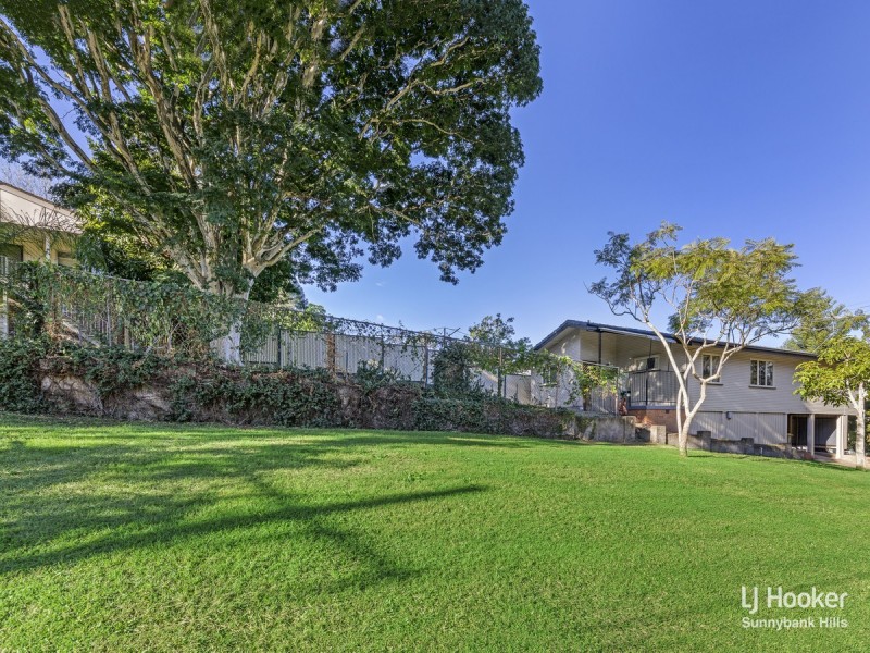 1 Flynn Street, Holland Park West QLD 4121