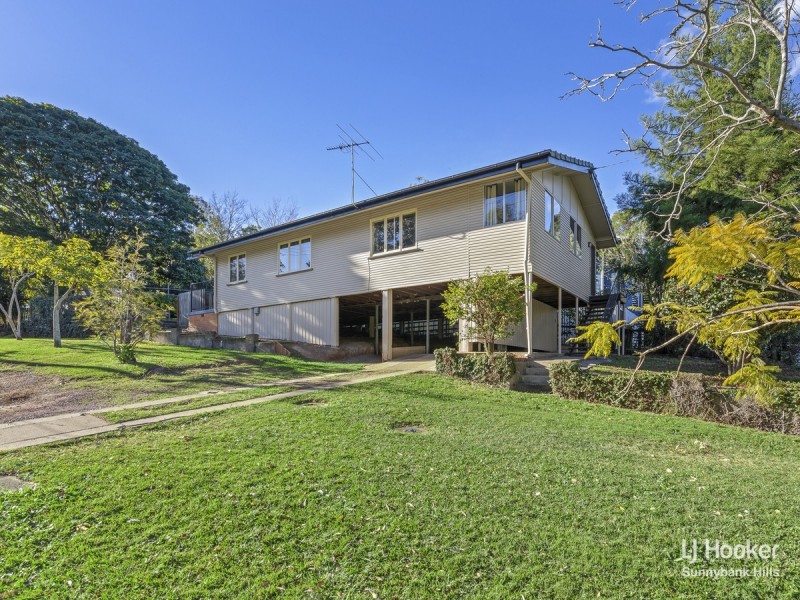 1 Flynn Street, Holland Park West QLD 4121