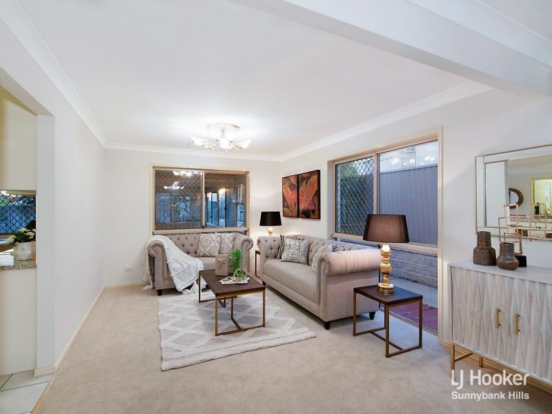 8 Gardenia Close, Stretton QLD 4116