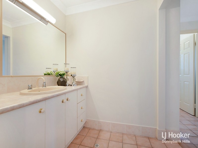 8 Gardenia Close, Stretton QLD 4116