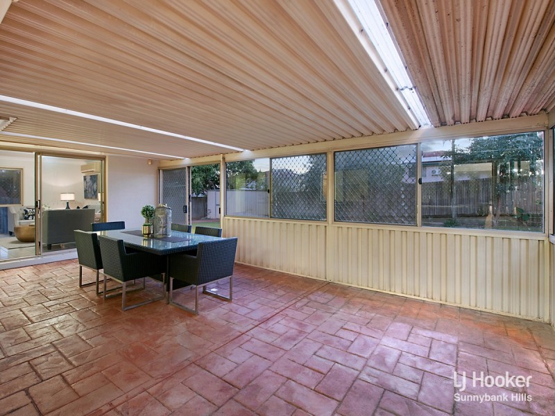 8 Gardenia Close, Stretton QLD 4116