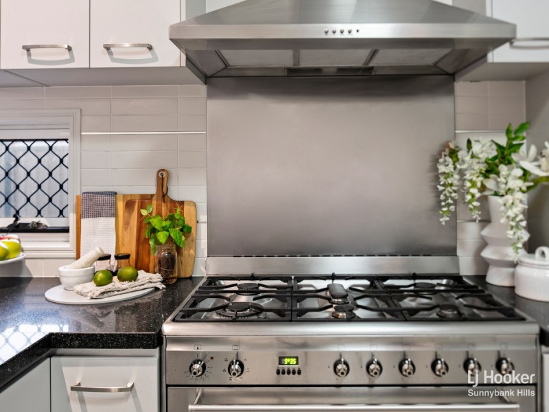 6 Gagarra Street, Eight Mile Plains QLD 4113