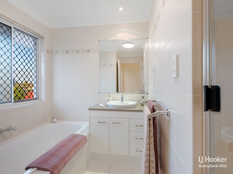 6 Gagarra Street, Eight Mile Plains QLD 4113