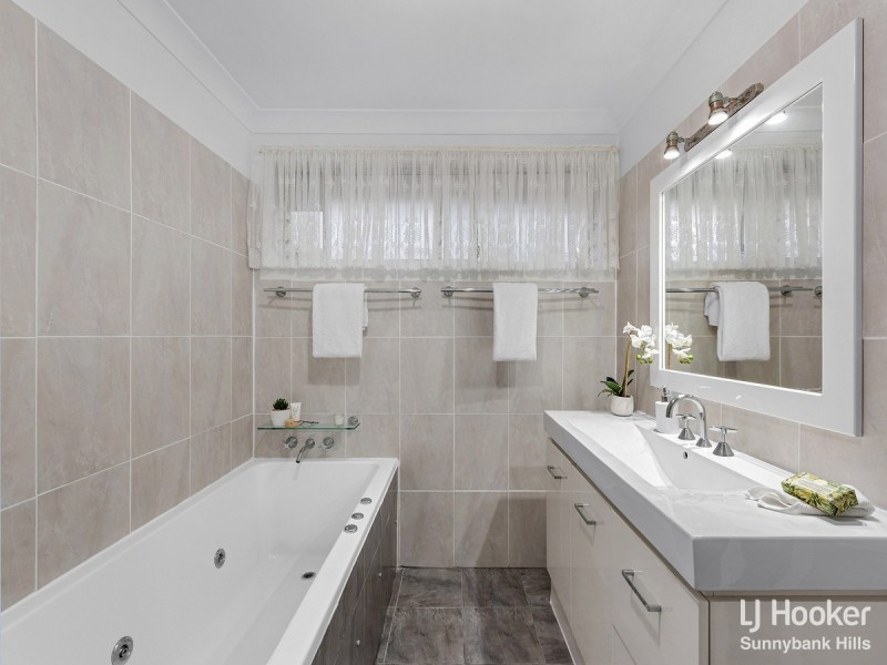 5 Lilyvale Street, Mansfield QLD 4122