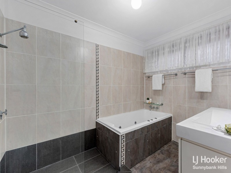 5 Lilyvale Street, Mansfield QLD 4122