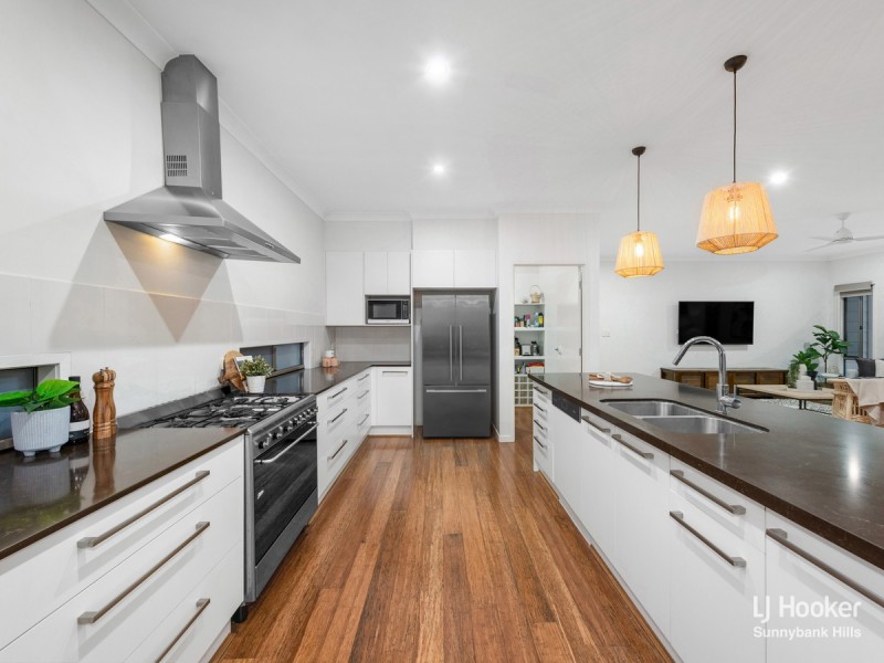 16 Canopus Street, Coorparoo QLD 4151