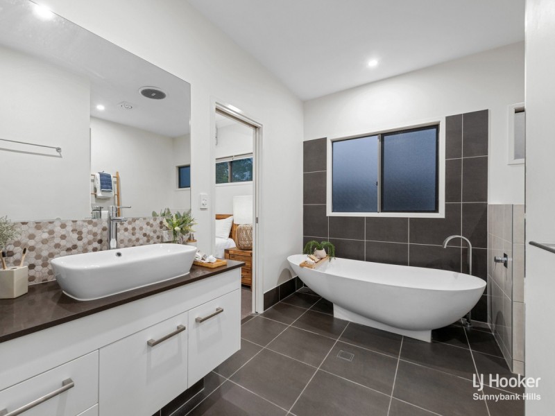 16 Canopus Street, Coorparoo QLD 4151