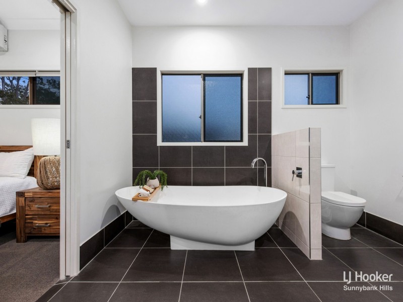 16 Canopus Street, Coorparoo QLD 4151