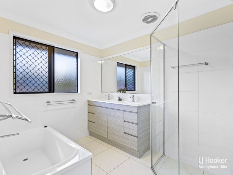 94 Daintree Drive, Parkinson QLD 4115