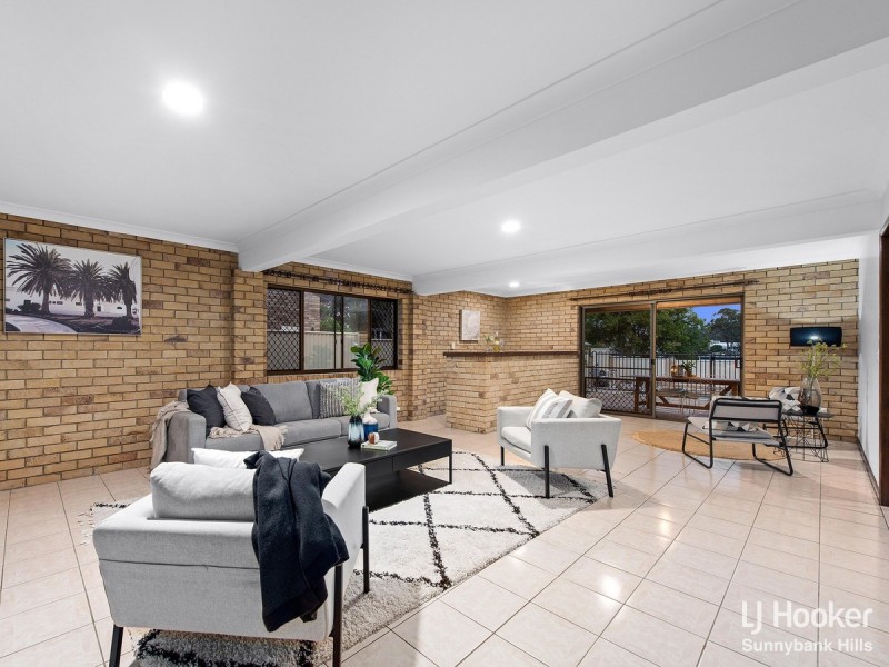 8 Sandringham Street, Mansfield QLD 4122