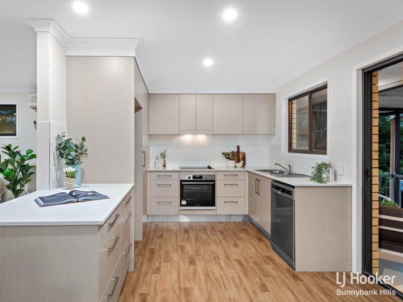 8 Sandringham Street, Mansfield QLD 4122