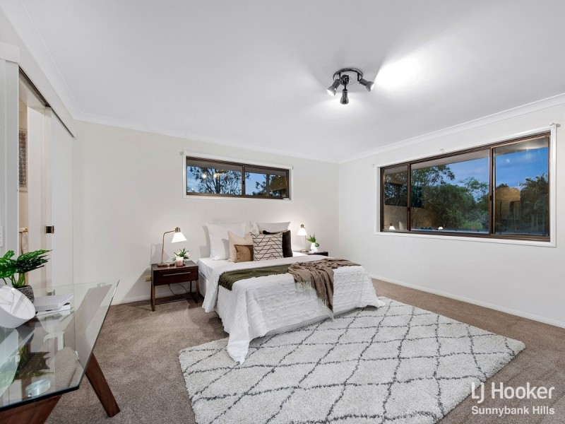 8 Sandringham Street, Mansfield QLD 4122