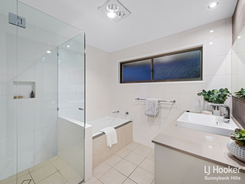 8 Sandringham Street, Mansfield QLD 4122