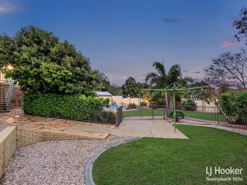 8 Sandringham Street, Mansfield QLD 4122