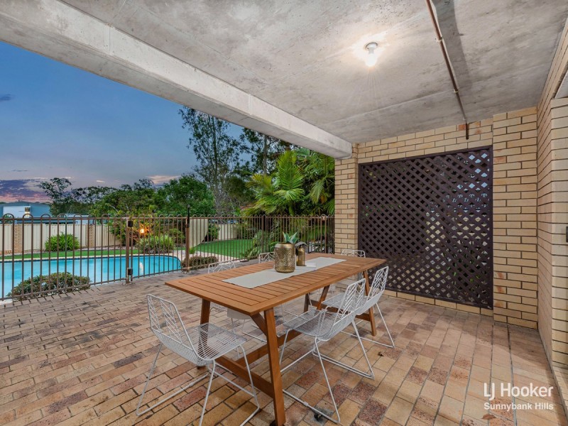 8 Sandringham Street, Mansfield QLD 4122