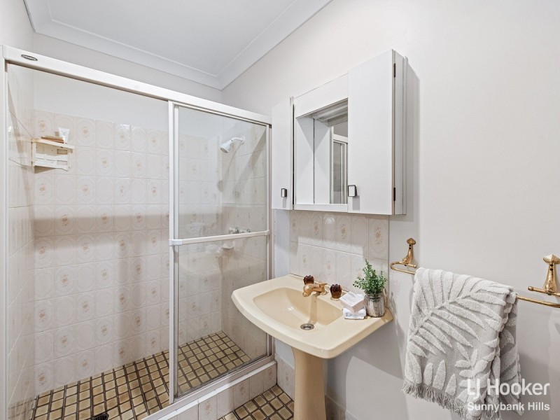 8 Sandringham Street, Mansfield QLD 4122