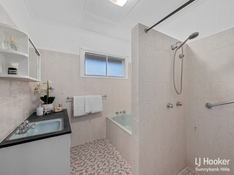 9 Taroom Street, Wishart QLD 4122