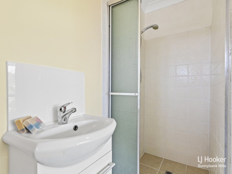 16 Fernshaw Street, Macgregor QLD 4109