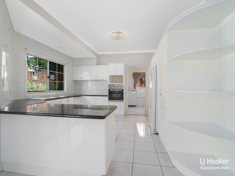 18 Lindfield Circuit, Robertson QLD 4109