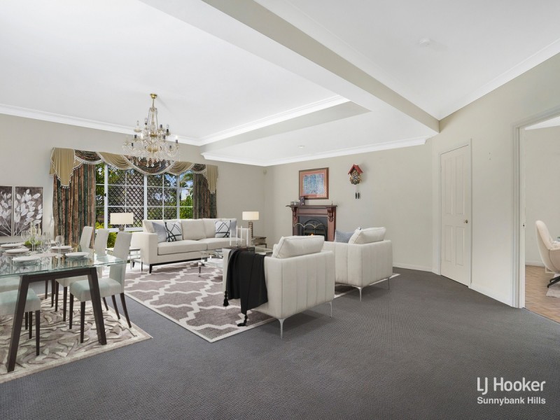 18 Lindfield Circuit, Robertson QLD 4109
