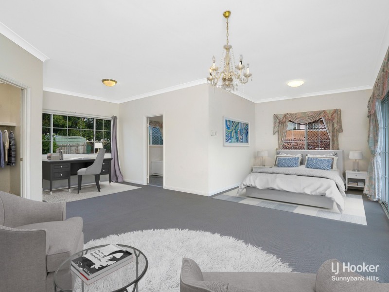 18 Lindfield Circuit, Robertson QLD 4109