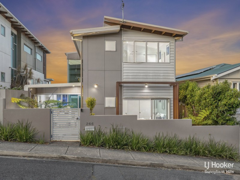 266 Oxford Street, Balmoral QLD 4171