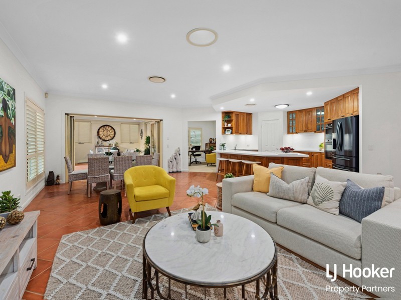 10 Sovereign Close, Wishart QLD 4122