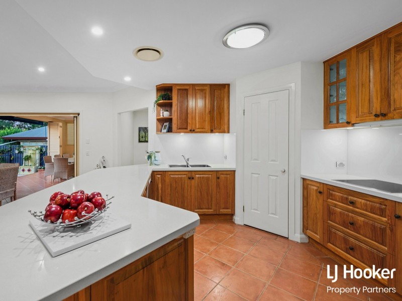 10 Sovereign Close, Wishart QLD 4122