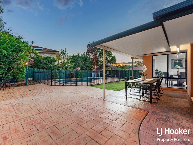 15 Cotswold Place, Wishart QLD 4122