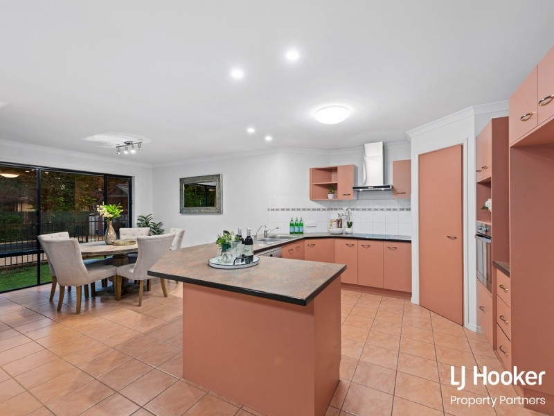 15 Cotswold Place, Wishart QLD 4122