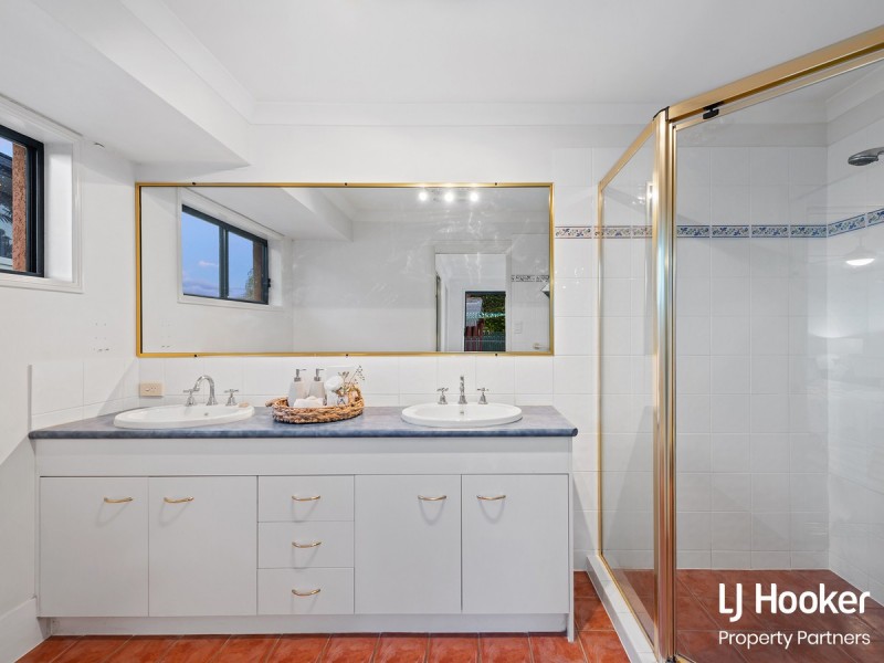 15 Cotswold Place, Wishart QLD 4122