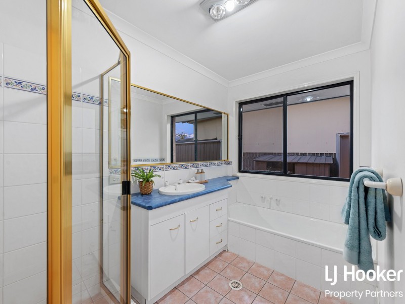 15 Cotswold Place, Wishart QLD 4122