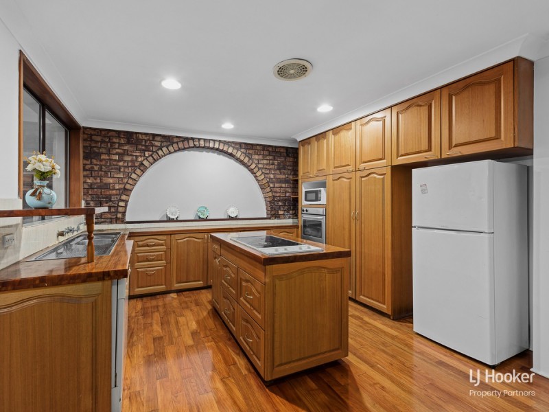 17 Angophora Street, Robertson QLD 4109