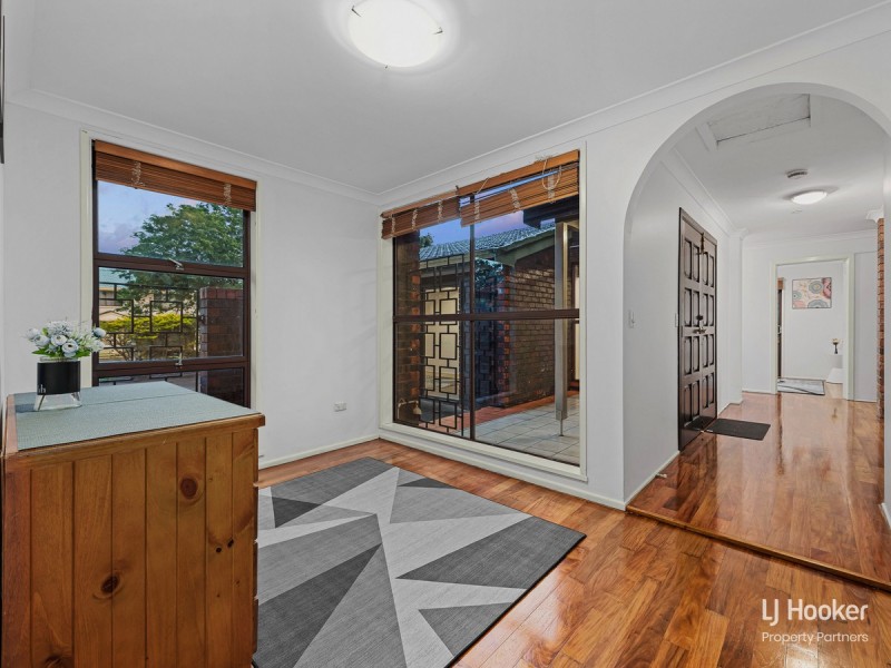 17 Angophora Street, Robertson QLD 4109