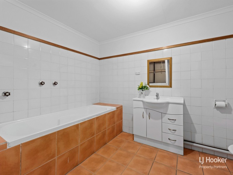 17 Angophora Street, Robertson QLD 4109