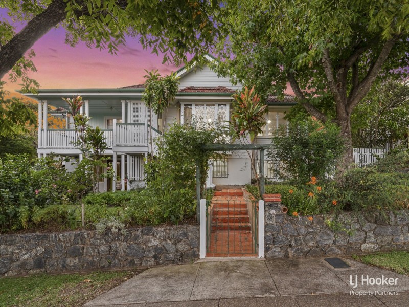 102 Victor Street, Holland Park QLD 4121