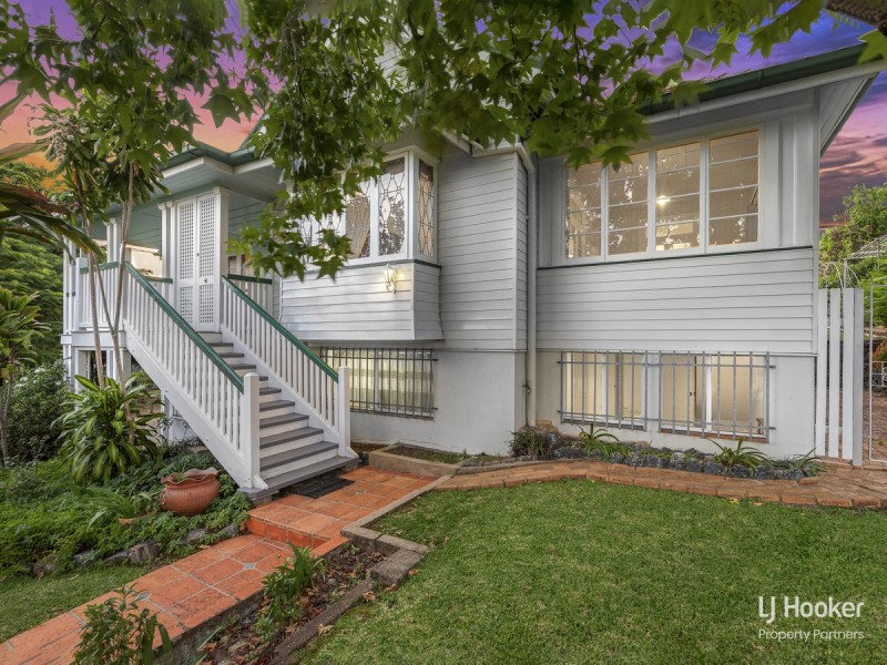 102 Victor Street, Holland Park QLD 4121